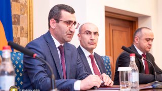 ՀՀ քննչական կոմիտեի նախագահ Արթուր Պողոսյանն անձնակազմին է ներկայացրել նորանշանակ տեղակալին